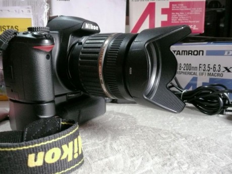 Nikon D3000, en perfecto estado de uso y funcionamiento muy poco uso. Cámara, instrucciones, betería original, 02