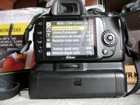 Nikon D3000, en perfecto estado de uso y funcionamiento muy poco uso. Cámara, instrucciones, betería original, 00