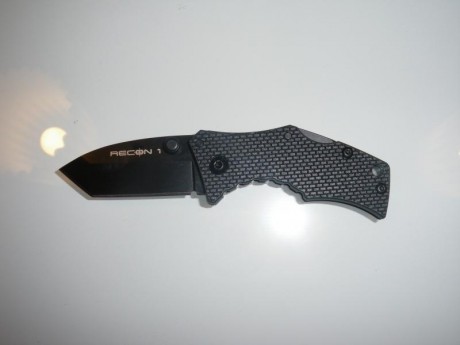 SE VENDEN ESTE LOTE DE DOS NAVAJAS NUEVAS SIN ESTRENAR.

COLD STEEL RECON TANTO, magnifica navaja de bolsillo, 00