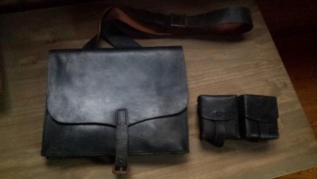 Vendo esta cartera de caminos en cuero de la Guardia Civil reglamento de 1945 en muy buen estado de conservación 00