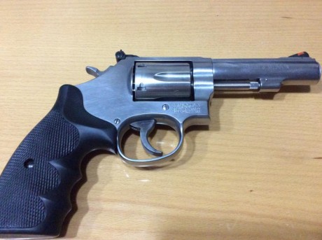 Vendo un precioso revolver Smith & Wesson modelo 67-6. Es un revolver del calibre 38, con soporte 00