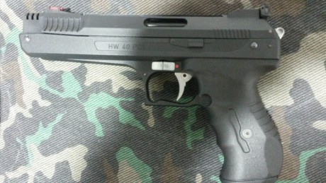 Vendo pistola Weihrauch hw 40 pca calibre 4,5. Está impoluta y la vendo sin apenas uso. Comprada en Armería 01