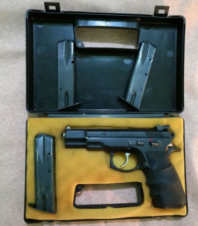 tardes compañeros, una amigo me a pedido que ponga en venta su pistola CZ 75 B del 9 mm parabellum esta 02