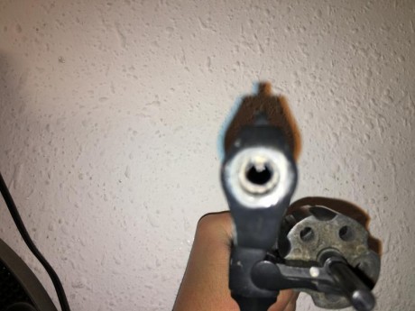 -Hola,
pongo a la venta esta detonadora. No está en perfecto estado, como se puede apreciar en las fotos. 02