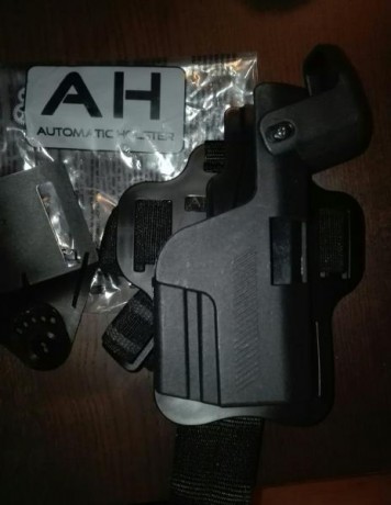 Vendo conjunto de funda + pernera Automatic Holster.  Estan semi nuevas y la pernera es compatible con 00
