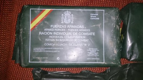 Vendo raciones de combate de desayuno y comida del ET en perfecto estado y sin caducar. Además un traje 00