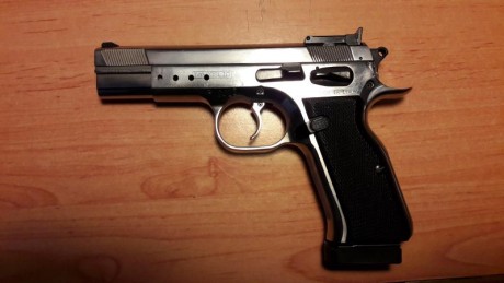 Vendo pistola Tanfoglio, calibre 9 mm Pb, longitud del cañón 4,5", en acero pulido.
Se vende con 00