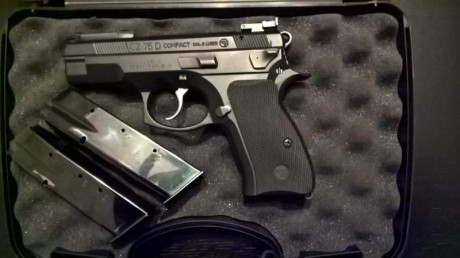 Se vende CZ 75D, 9mm parabellum.

En perfecto estado

Ligera, precisa y fiable.

Una de las pistolas mejores 00