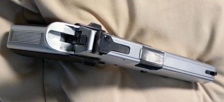 Un amigo me ha pedido que ponga a la venta su pardini GT9, calibre 9mm parabellum, el arma viene con un 02