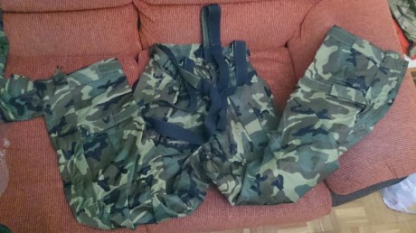 Vendo raciones de combate de desayuno y comida del ET en perfecto estado y sin caducar. Además un traje 61