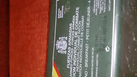 Vendo raciones de combate de desayuno y comida del ET en perfecto estado y sin caducar. Además un traje 60