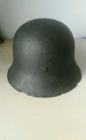 Vendo este casco M42 restaurado el barbuquejo ,linier y olla es original 
No se aprecian marcajes ya que 01