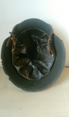 Vendo este casco M42 restaurado el barbuquejo ,linier y olla es original 
No se aprecian marcajes ya que 00