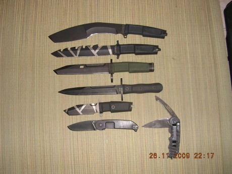 Por ai a alguien le gusta esta marca os pongo mis EXTREMA RATIO, todos son originales, algo caros pero 02