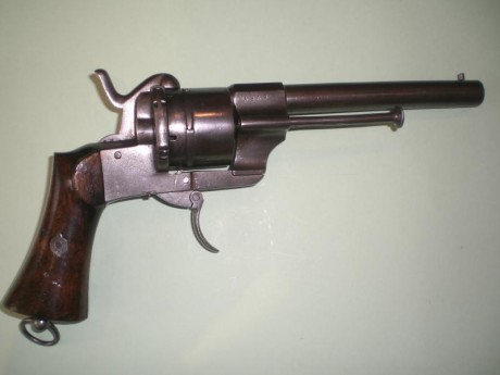 vendo revolver en muy buen estado, de la Fabrica de Durango cal. 11 mm. inscrito en el libro de coleccionista 01