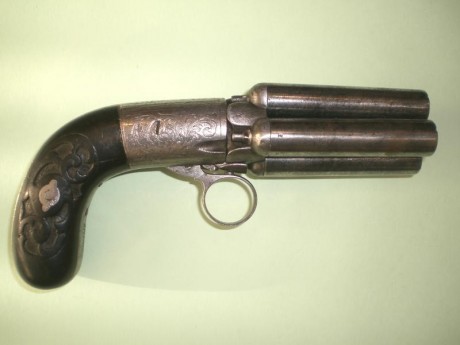 Vendo avispero Mariette, de cuatro cañones damasquinos, cal 11mm. en buen estado, inscrito en el libro 02
