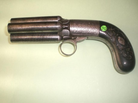 Vendo avispero Mariette, de cuatro cañones damasquinos, cal 11mm. en buen estado, inscrito en el libro 01
