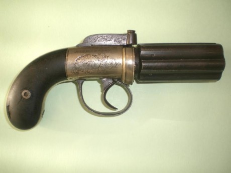 Vendo avispero Richardson ( Gran Bretaña ) en buen estado, cal 10mm. cuerpo de alpacar dorada con grabados 02