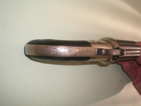 Vendo avispero Richardson ( Gran Bretaña ) en buen estado, cal 10mm. cuerpo de alpacar dorada con grabados 00