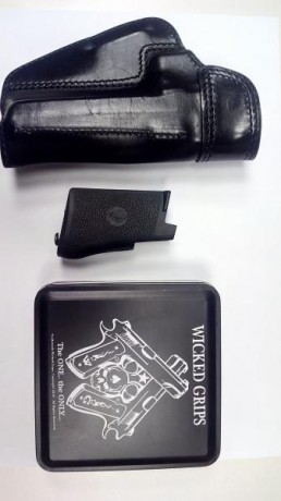 Hola:

Vendo Desert Eagle 357 Magnum con 2 cargadores, funda de cuero marrón Magnum Research y funda de 01