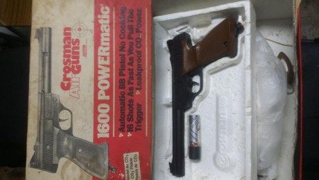 Pistola crosman americana antigua de co2. En su caja original.
Precio a negociar. 
652083945 00