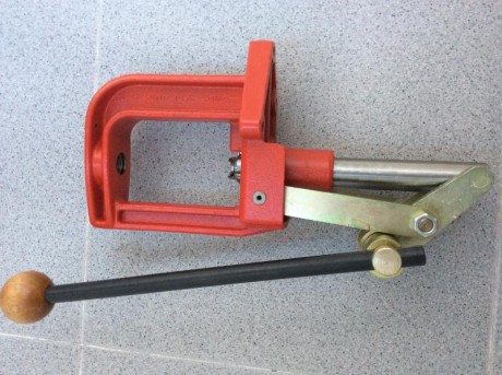 Vendo un conjunto de utensilios y accesorios para recarga que compré nuevos en armería, pero que no he 00