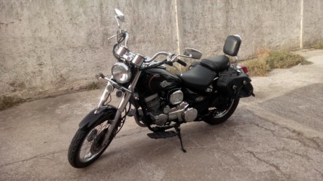 La vendo por cambiarme a una Vulcan S 650. La moto va perfectamente, tiene 17.500 km.

Es una Daelim Daystar 02
