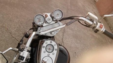 La vendo por cambiarme a una Vulcan S 650. La moto va perfectamente, tiene 17.500 km.

Es una Daelim Daystar 10