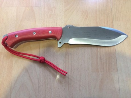 J&V CDS Gladius, hoja de 17 cms en acero MOVA-58, cachas micarta naranja.

Compré hace algún tiempo 01