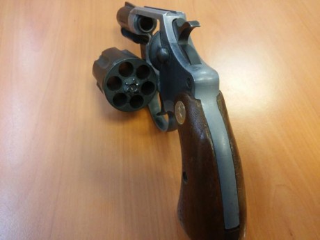 !!ARMA VENDIDA!!  BORRAR POR FAVOR.
 revolver Colt 6 disparos 2", 01