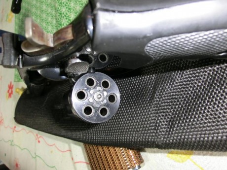 Saludo a los foreros.

Pongo en venta mi revolver Smith&Wesson cal.22 L.R. Modelo 17-4 . La razon 00