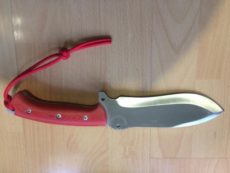 J&V CDS Gladius, hoja de 17 cms en acero MOVA-58, cachas micarta naranja.

Compré hace algún tiempo 10