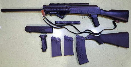 Hola buenas
Pongo en venta mi SAIGA 12 con complementos. Es una escopeta 12/76 muy versátil con mil posibilidades 02