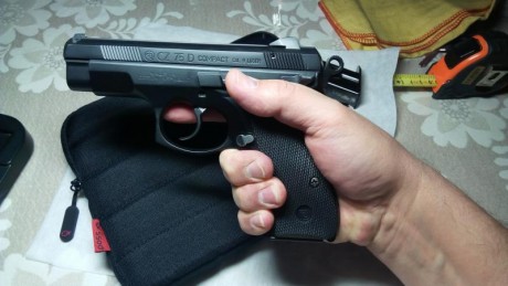 Hola. Vendo esta pistola muy bien conservada, precisión excelente, dos cargadores de 14 disparos, armazón 02