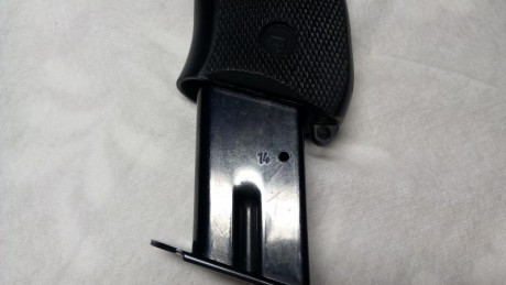 Hola. Vendo esta pistola muy bien conservada, precisión excelente, dos cargadores de 14 disparos, armazón 11