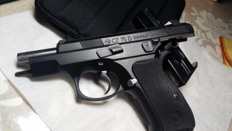 Hola. Vendo esta pistola muy bien conservada, precisión excelente, dos cargadores de 14 disparos, armazón 20