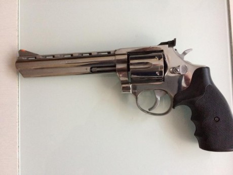 VENDO ESTE REVOLVER POR NO USARLO Y HACER CAJA PARA UN NUEVO PROYECTO
EL ARMAS ESTA EN PERFECTAS CONDICIONES
PERCIO 02