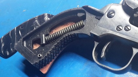 Recientemente he comprado en el foro un Ruger Old Army en acero al carbono pavonado. En las fotos del 02