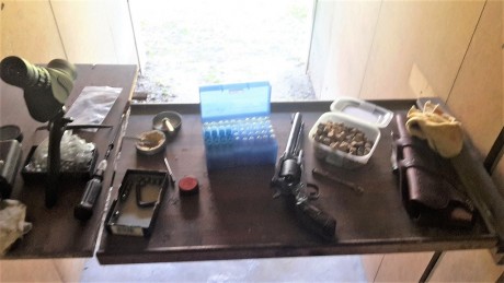 Recientemente he comprado en el foro un Ruger Old Army en acero al carbono pavonado. En las fotos del 11