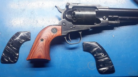 Recientemente he comprado en el foro un Ruger Old Army en acero al carbono pavonado. En las fotos del 10