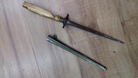 Feliz año a todos. Cuelgo aquí las fotos de 8 armas blancas de un familiar para vender. 
VENDIDO 61