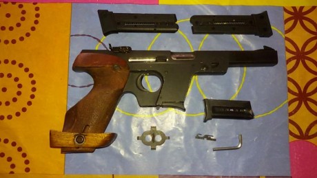 Walther gsp 22lr, cacha sin masillas talla M, dos cargadores de 5 balas, 2 cargadores de 10 balas, dos 00