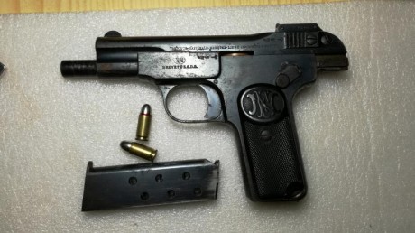 Hola. Cambio pistola Brownig brevete 1900 con más de 110 años. Guiada en f. Calibre 7,65. Dispara perfectamente. 01