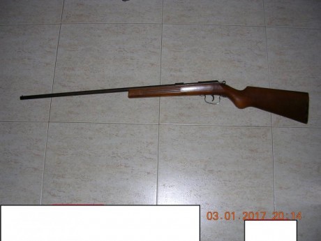 Esta mañana el hijo de un buen amigo me ha regalado una carabina flobert de 9 mm, sellada Production Manuarm, 01