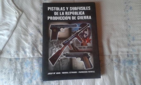 Vendo libro Pistolas y subfusiles de la republica, producción de guerra. Libro nuevo  gran formato mas 00