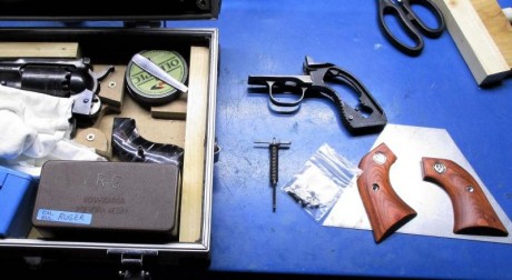 Recientemente he comprado en el foro un Ruger Old Army en acero al carbono pavonado. En las fotos del 40