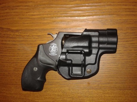 Se vende revolver dos pulgadas Sw modelo Airweight de solo 490 gr con los 5 cartuchos incluidos. Es ideal 00