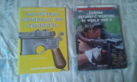 Vendo libro sobre las pistolas españolas tipo Máuser 96 astra, bh, royal etc , 25 euros Y otro sobre todas 00