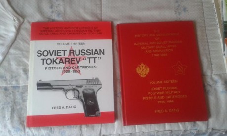 Vendo libro sobre las pistolas Tokarev todos los modelos, variantes  e historia 40 euros y otro sobre 00