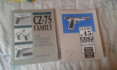 Vendo libro sobre las superarmas en calibre 45 25 euros.Contesto por privado VENDIDO el de cz 00